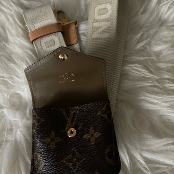 100% Authentic Louis Vuitton
Jacquard Utility bag Shoulder Strap - Picture 4 of 5